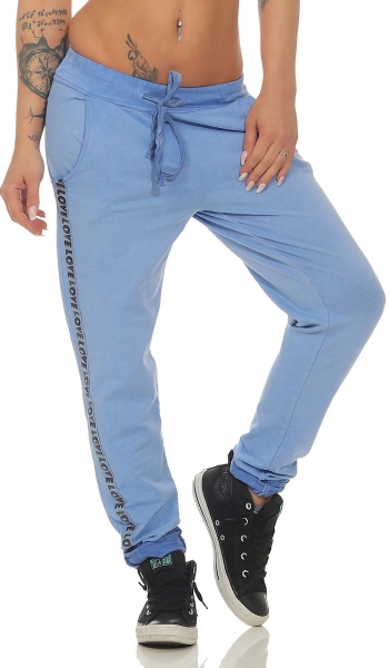 Legere Baumwoll Feizeithose mit Schriftzug-Patch in blau