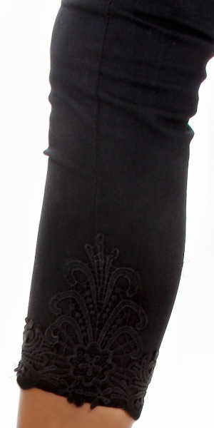 7/8 Highwaist-Jeans mit Spitzen-Verzierung - schwarz