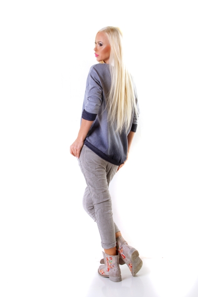 Legerer Feinstrick-Pulli mit Blüten-Prägung in blau