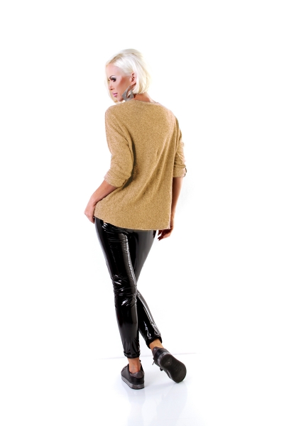 Weicher Glattstrick-Pullover mit verzierten V-Ausschnitt - sand