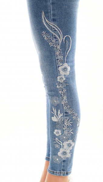 Push Up Jeans mit edler Stickerei-Verzierung in blue washed