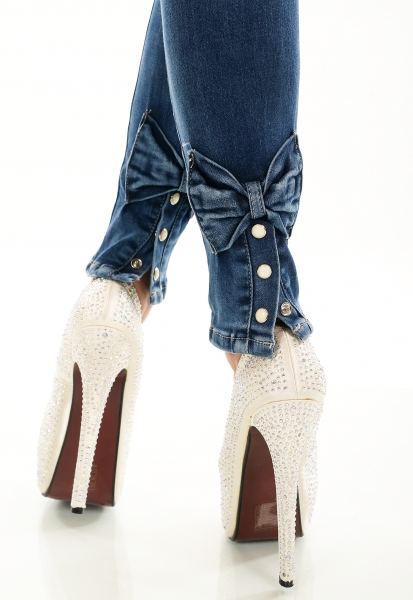 Stretch Jeans mit Schleifen-Verzierung - blue washed