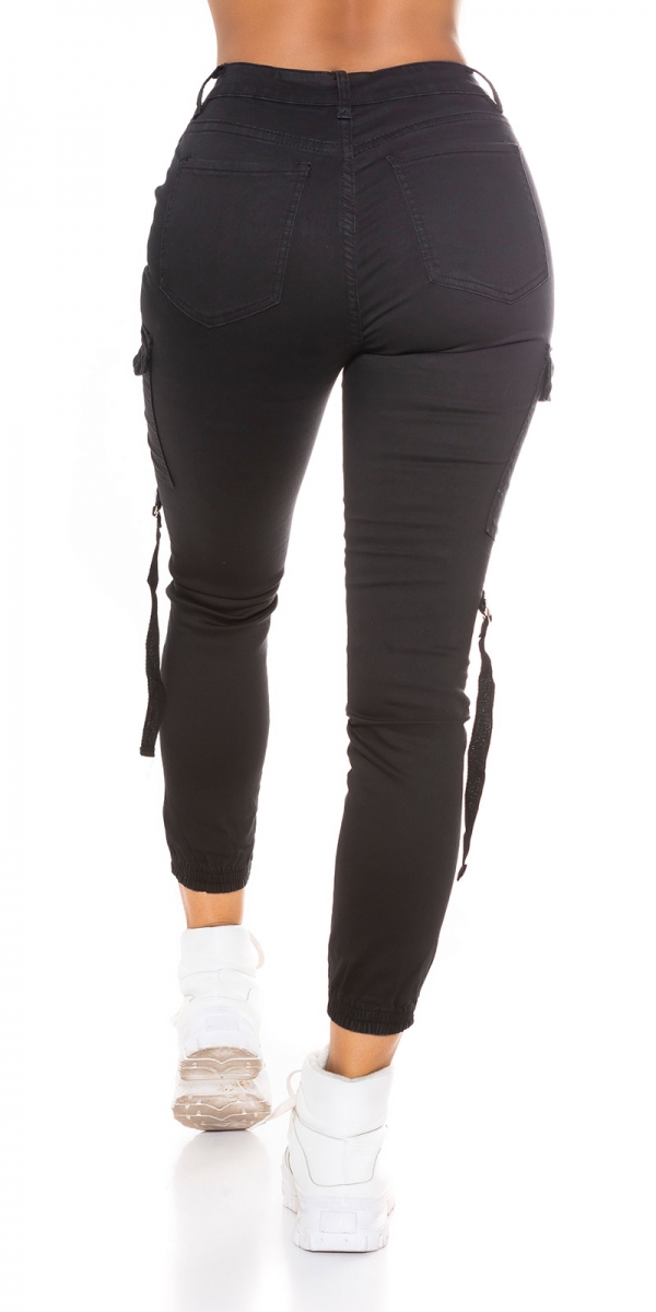 Moderne Cargo-Jeans mit seitlichen Pattentaschen - schwarz