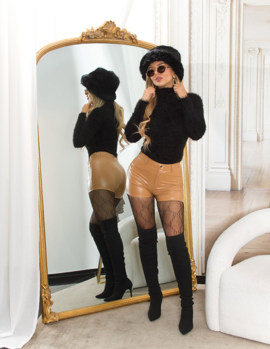 Flauschiger Rollkragen-Pullover in schwarz