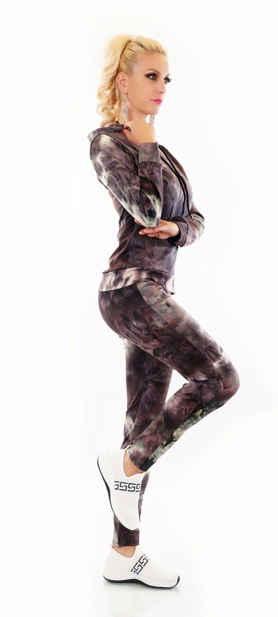 Schöner Nicki-Anzug im Batik-Look - aubergine