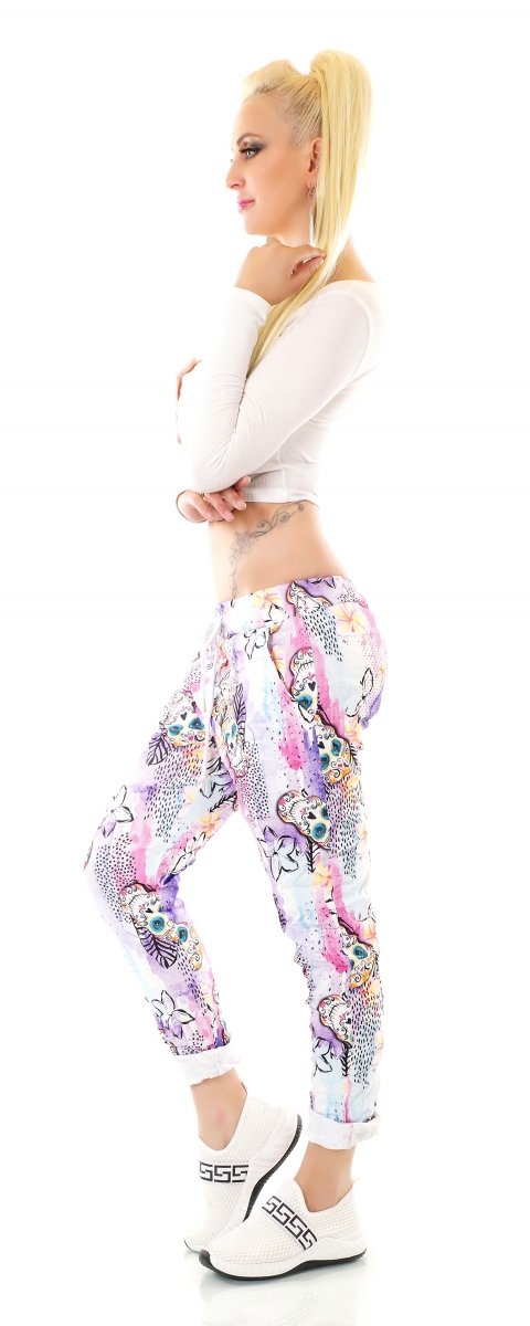 Modische Freizeithose mit frechen Skull-Prints in multicolor/lila