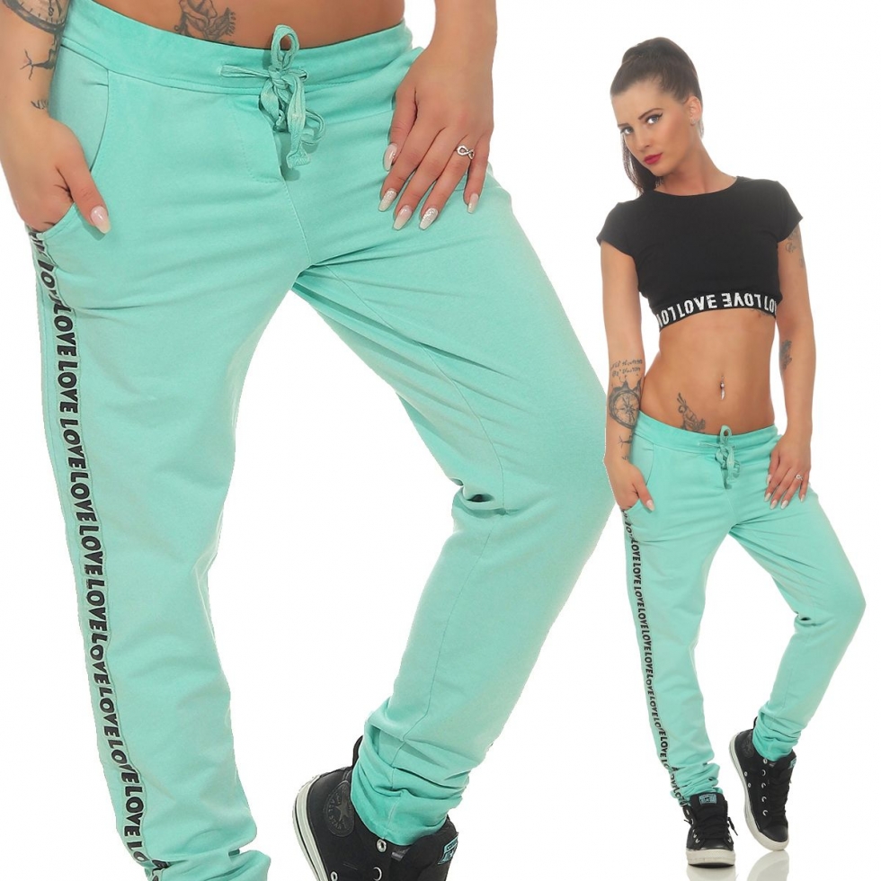 Legere Baumwoll Feizeithose mit Schriftzug-Patch in minze