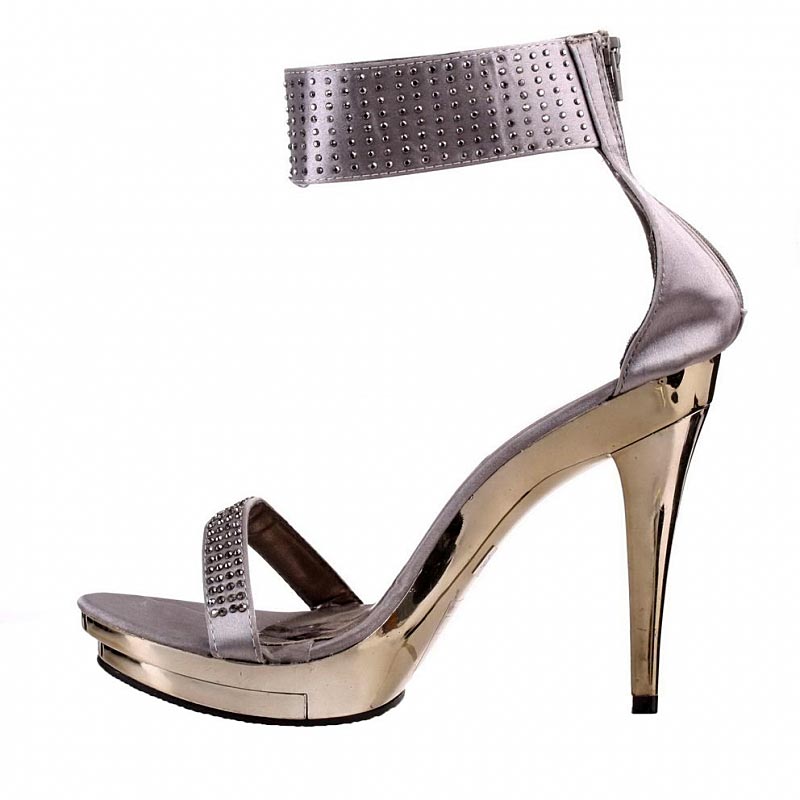 Party-Heels mit Nieten-Applikation & Glanz-Absatz in silver