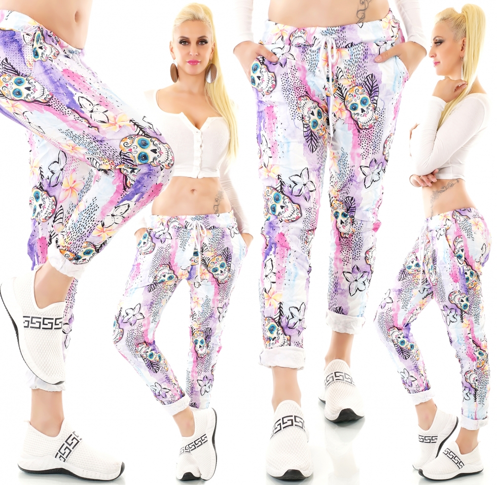 Modische Freizeithose mit frechen Skull-Prints in multicolor/lila