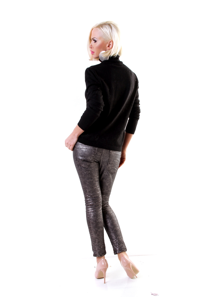 Figurbetonter Basic Rollkragen-Pullover - schwarz