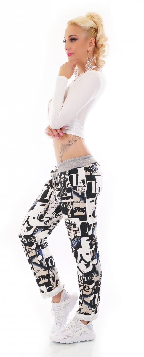 Baggy-Freizeithose im frechen Newspaper-Design - schwarz