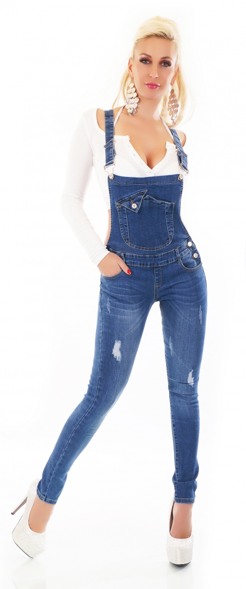 Moderne Jeans-Latzhose mit Vintage-Effekten in blue washed