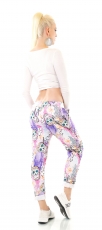 Preview: Modische Freizeithose mit frechen Skull-Prints in multicolor/lila