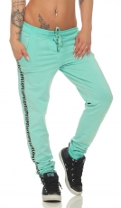 Legere Baumwoll Feizeithose mit Schriftzug-Patch in minze