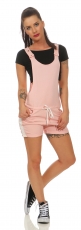 Lässige Hotpants-Latzhose mit seitlichen Streifen-Applikation in rosa