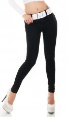 Modische Röhren-Jeans mit breitem Kontrast-Gürtel in schwarz