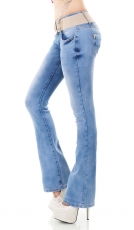 Bootcut-Jeans mit Bleach-Effekten und Stretch-Gürtel in light blue