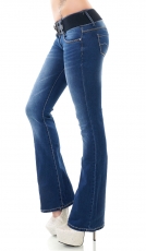 Bootcut-Jeans mit breitem Stretch-Gürtel in blue washed