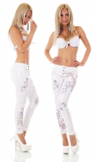 Preview: Sommerliche Röhrenhose mit bunten Prints und Metallic-Effekten in weiß